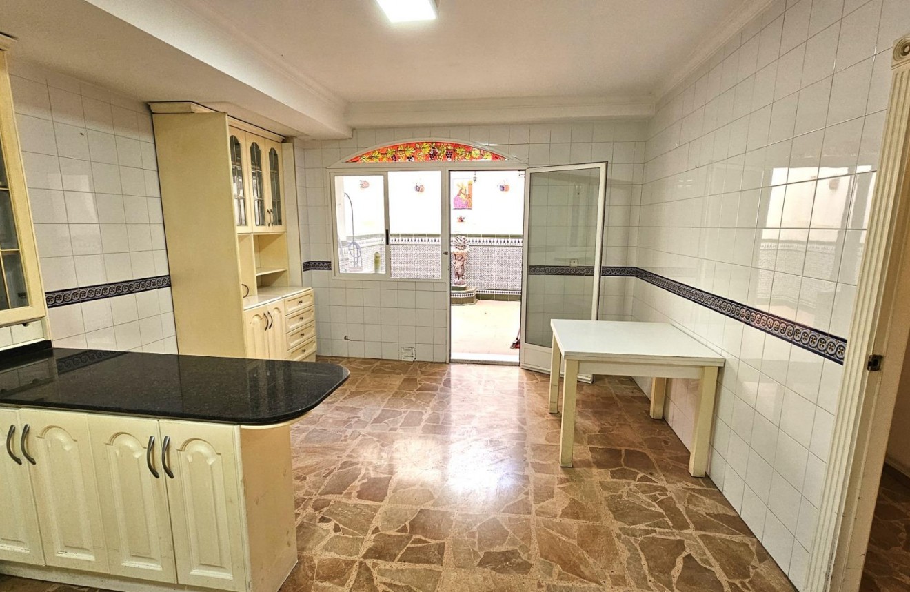 Resale - Apartment / flat -
Torrevieja - Centro