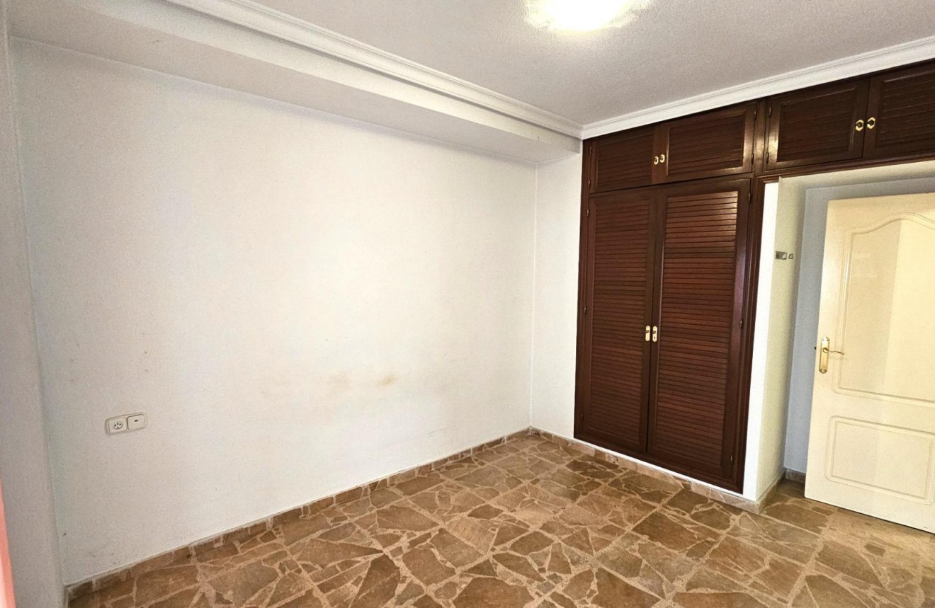 Resale - Apartment / flat -
Torrevieja - Centro