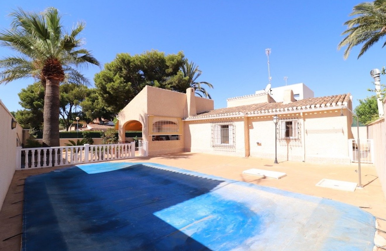 Segunda mano - Chalet -
Orihuela Costa - Costa Blanca