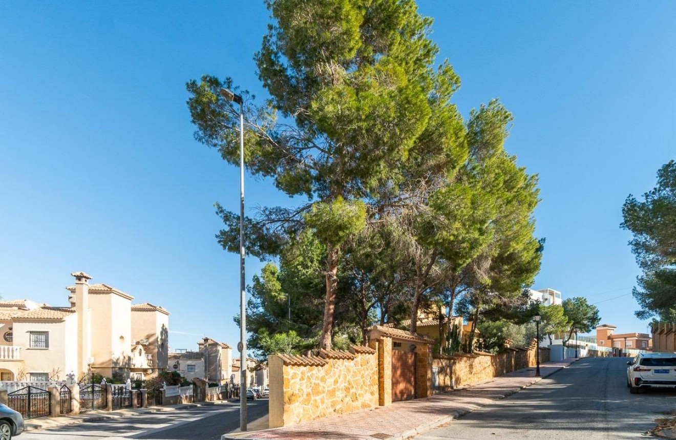 Aus zweiter Hand - Chalet -
Orihuela Costa - Villamartín