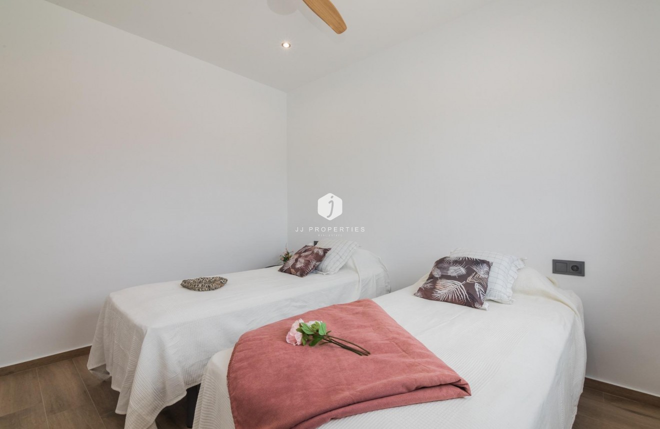 Obra nueva - Villa -
Pinoso - Lel