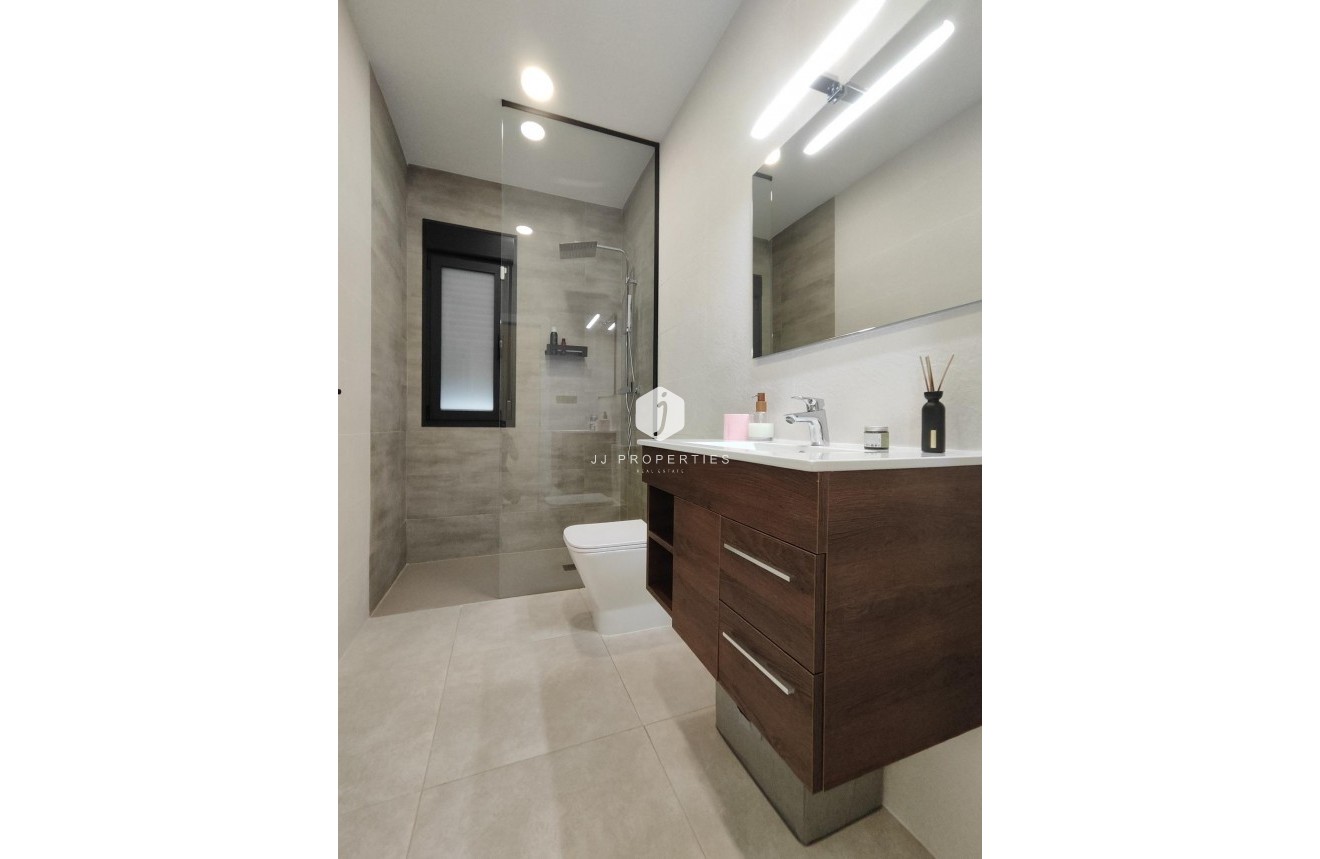 Obra nueva - Villa -
Pinoso - Lel