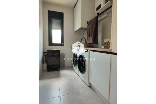 Obra nueva - Villa -
Pinoso - Lel