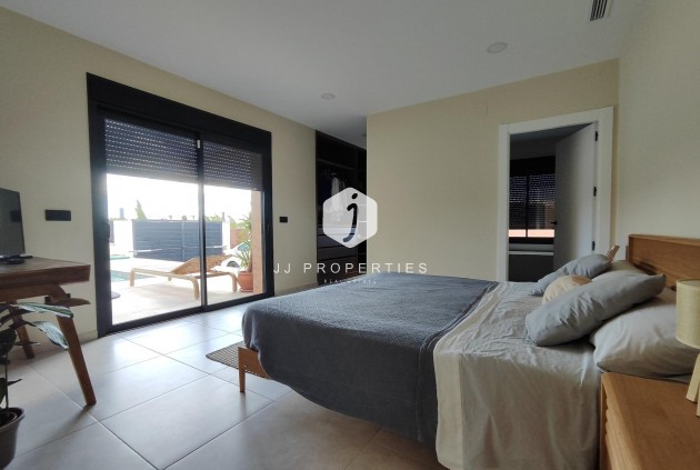 Obra nueva - Villa -
Pinoso - Lel