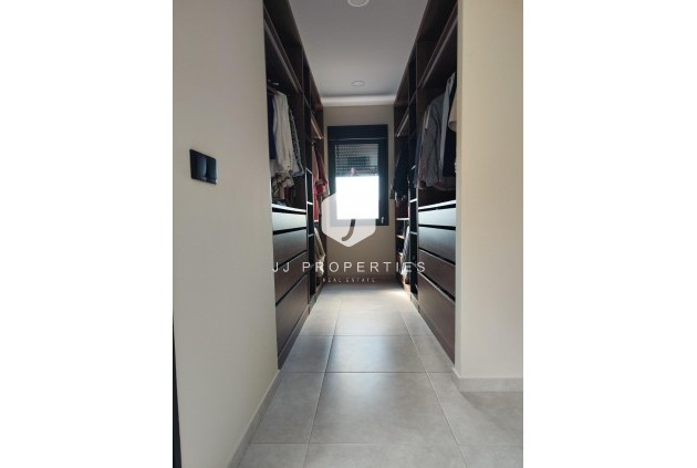 Obra nueva - Villa -
Pinoso - Lel