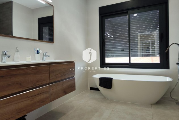 Obra nueva - Villa -
Pinoso - Lel