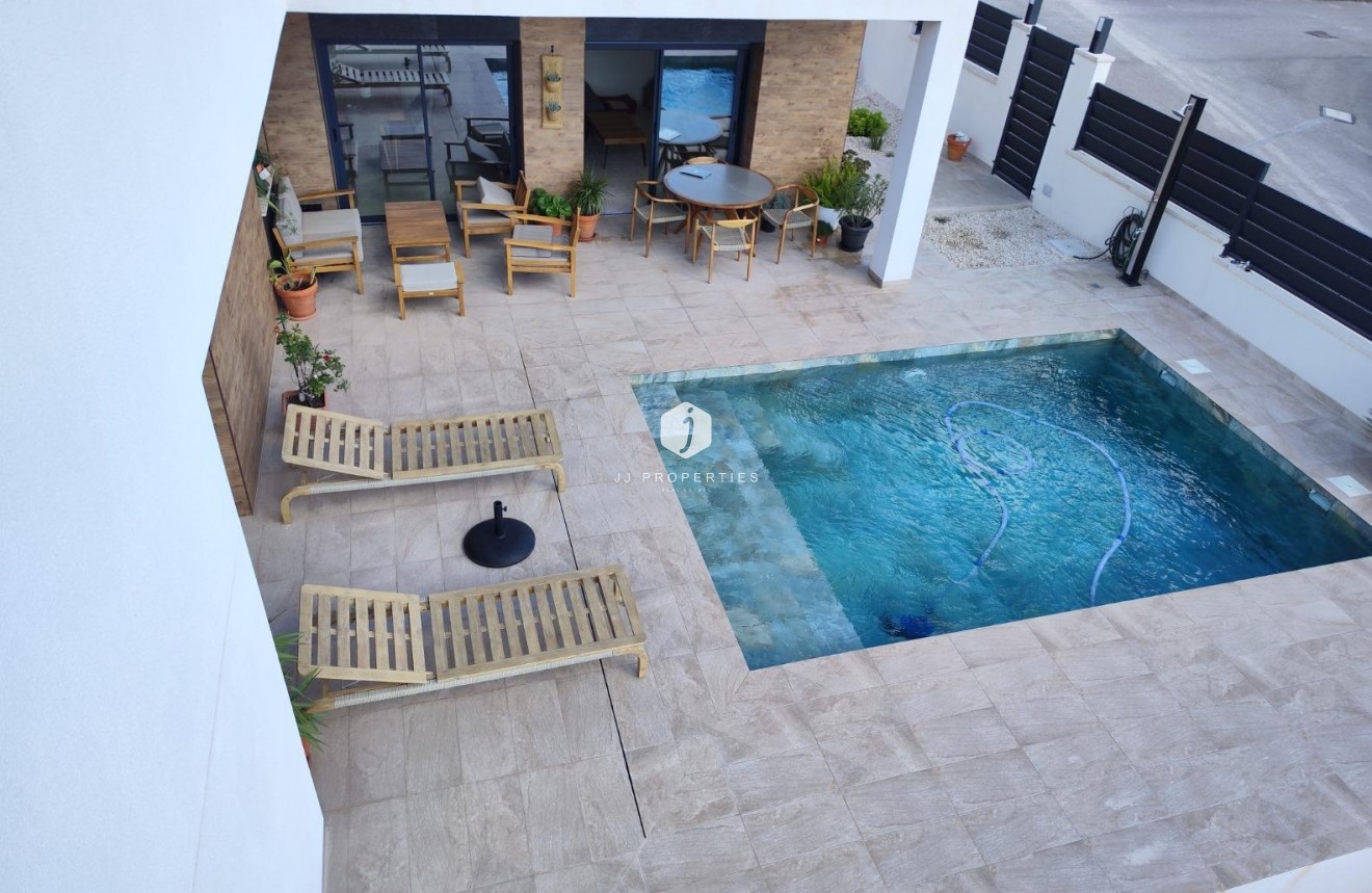 Obra nueva - Villa -
Pinoso - Lel