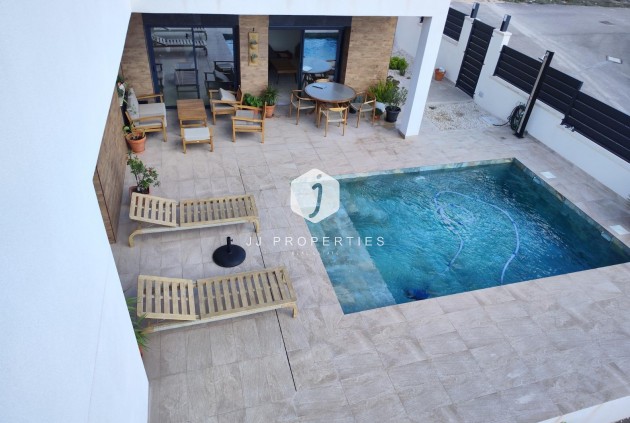 Obra nueva - Villa -
Pinoso - Lel