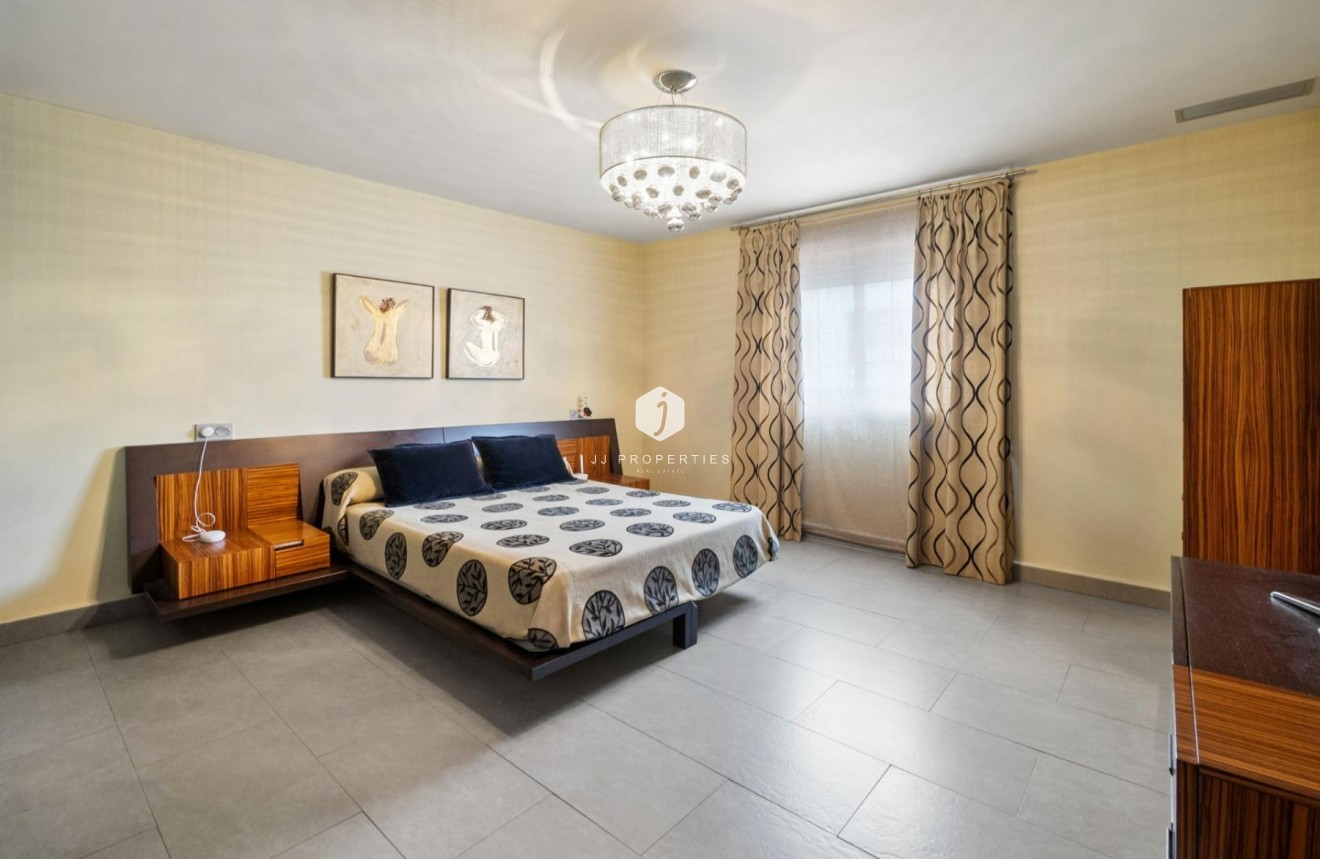 Segunda mano - Chalet -
Rojales