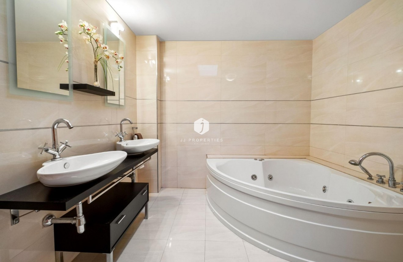 Segunda mano - Chalet -
Rojales