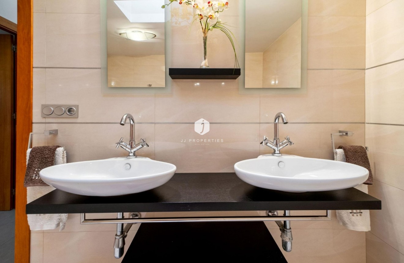 Segunda mano - Chalet -
Rojales