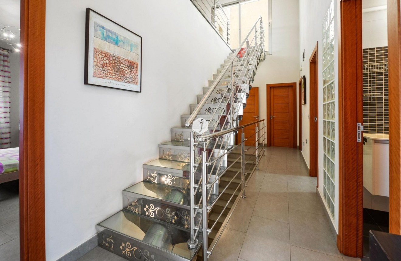 Segunda mano - Chalet -
Rojales