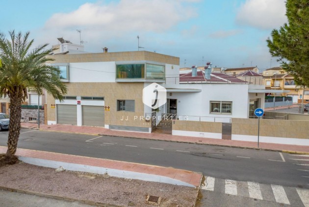 Segunda mano - Chalet -
Rojales