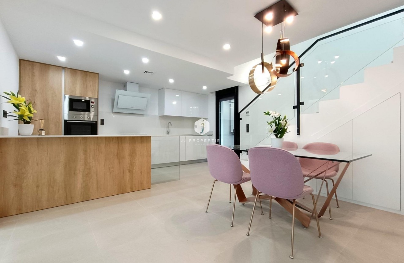 Nowy budynek - Szalet -
Benijofar - Pueblo