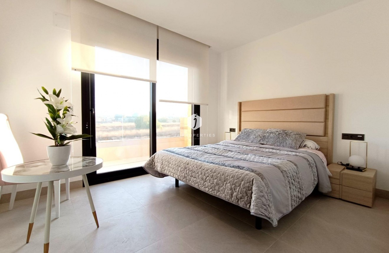 Nowy budynek - Szalet -
Benijofar - Pueblo