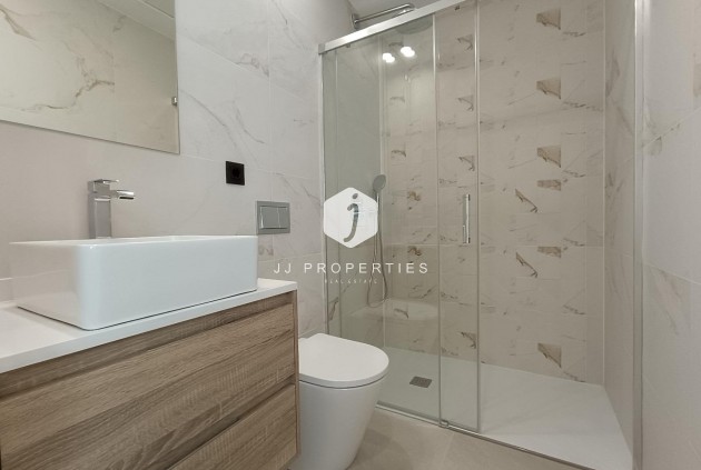 Nowy budynek - Szalet -
Benijofar - Pueblo