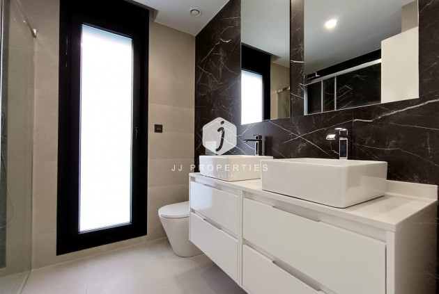 Nowy budynek - Szalet -
Benijofar - Pueblo