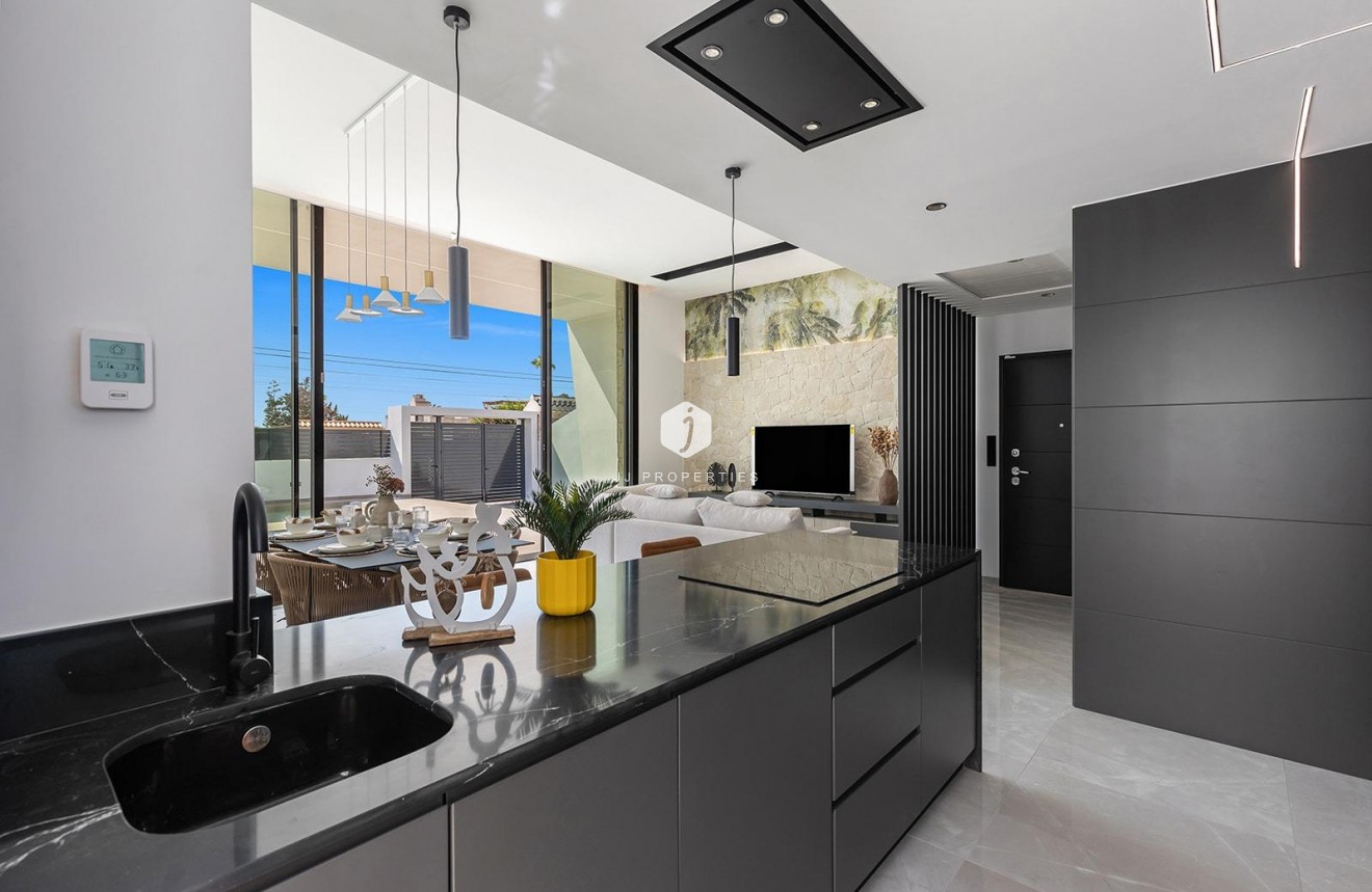 Obra nueva - Villa -
Torrevieja - Los Balcones