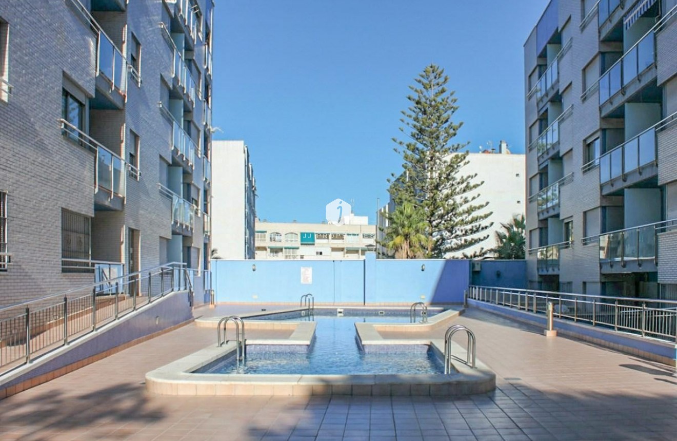 Segunda mano - Apartamento / piso -
Torrevieja - Playa de los locos