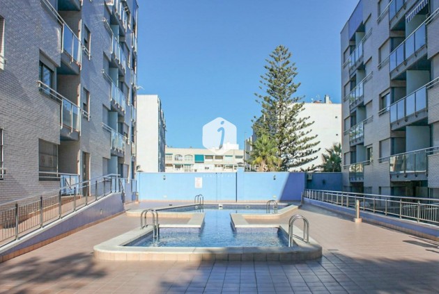 Segunda mano - Apartamento / piso -
Torrevieja - Playa de los locos