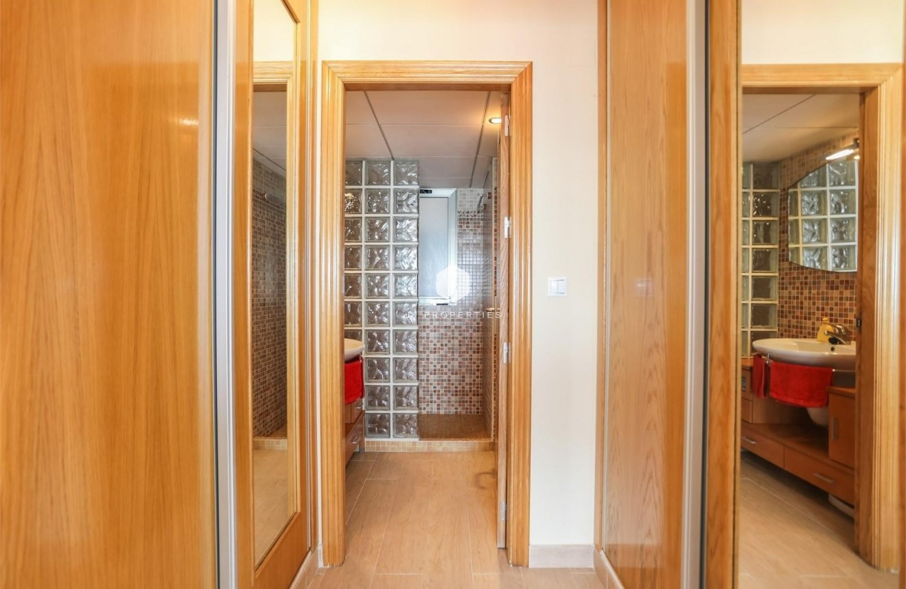 Segunda mano - Apartamento / piso -
Torrevieja - Playa de los locos