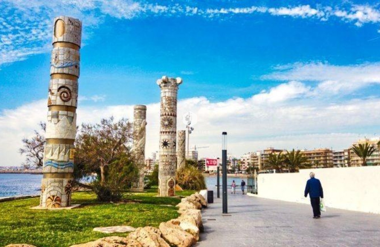 Obra nueva - Apartamento / piso -
Torrevieja - Centro