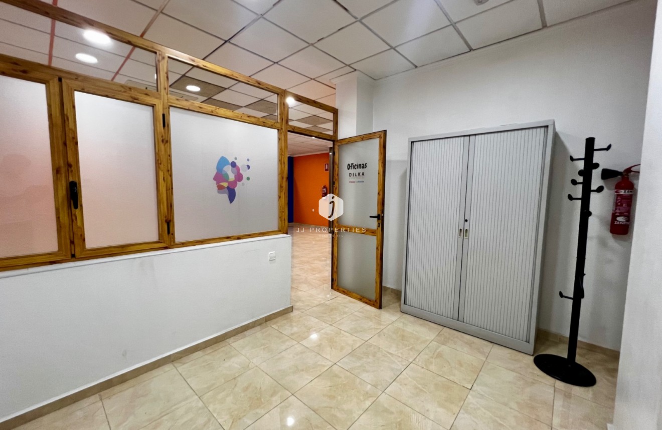 Aus zweiter Hand - Kommerziell -
Beniel - CENTRO