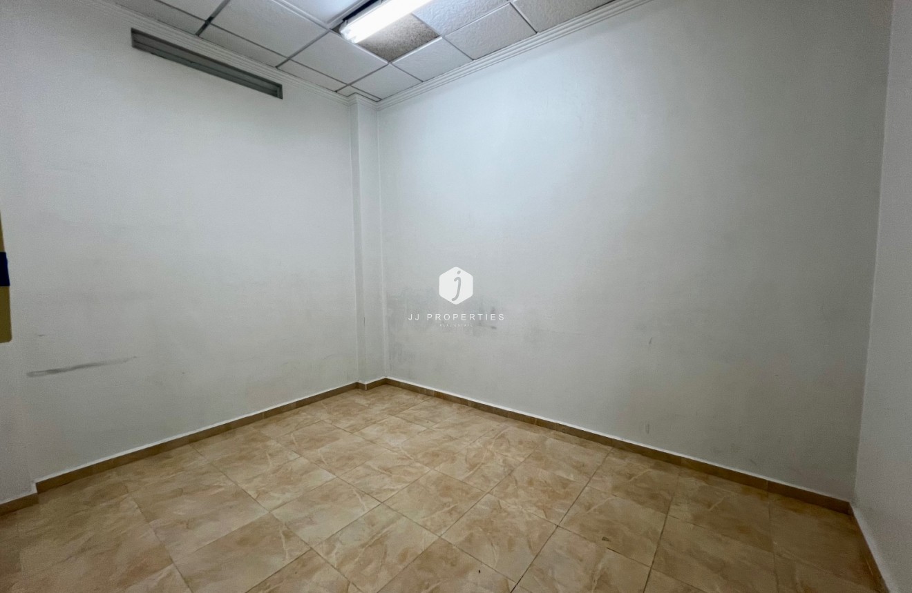 Aus zweiter Hand - Kommerziell -
Beniel - CENTRO