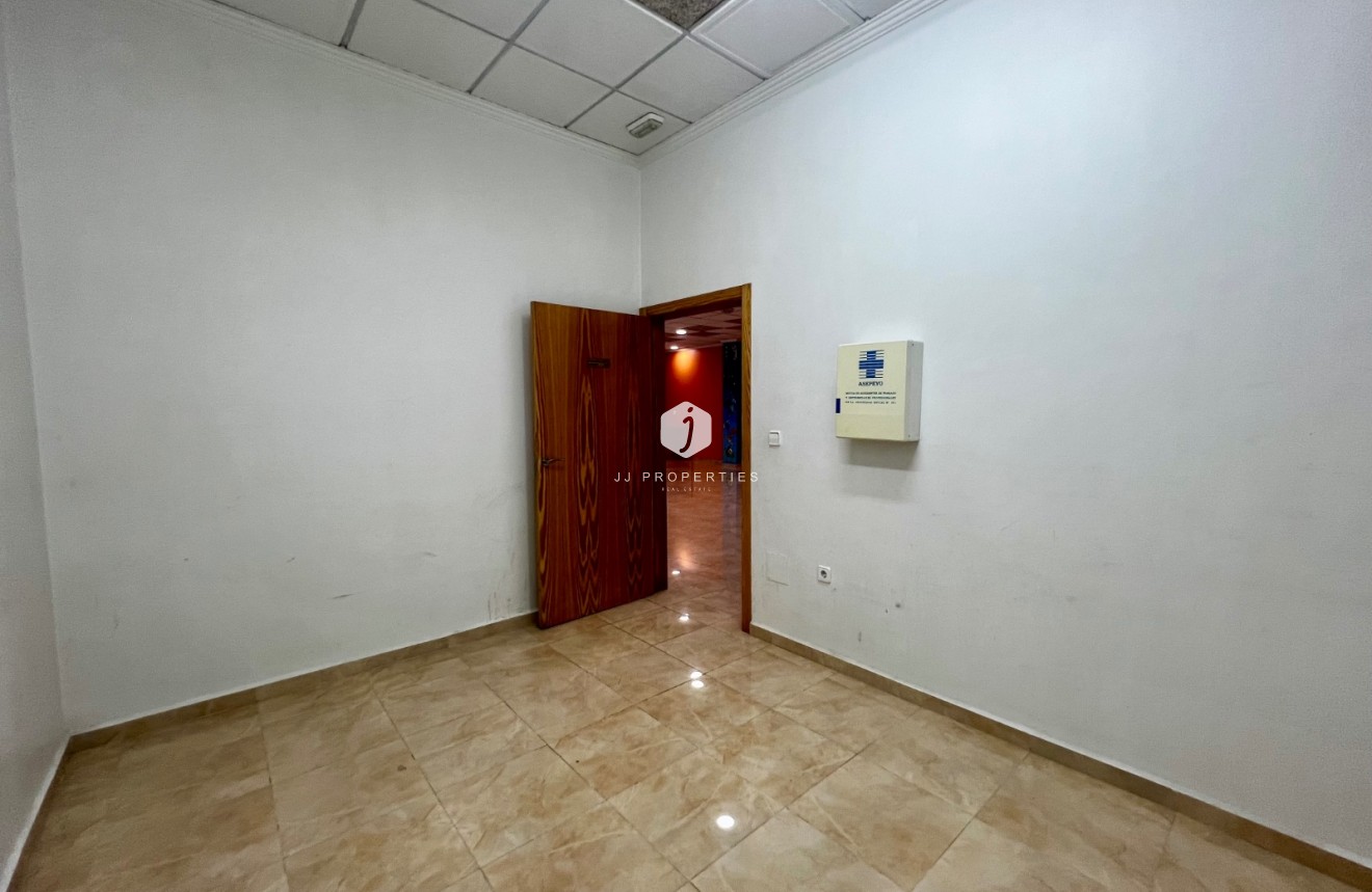 Aus zweiter Hand - Kommerziell -
Beniel - CENTRO