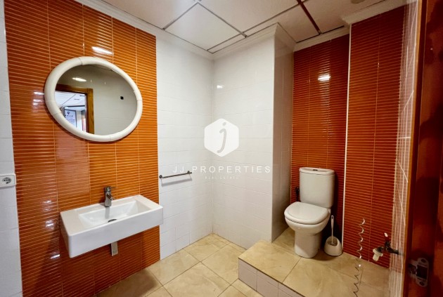 Aus zweiter Hand - Kommerziell -
Beniel - CENTRO