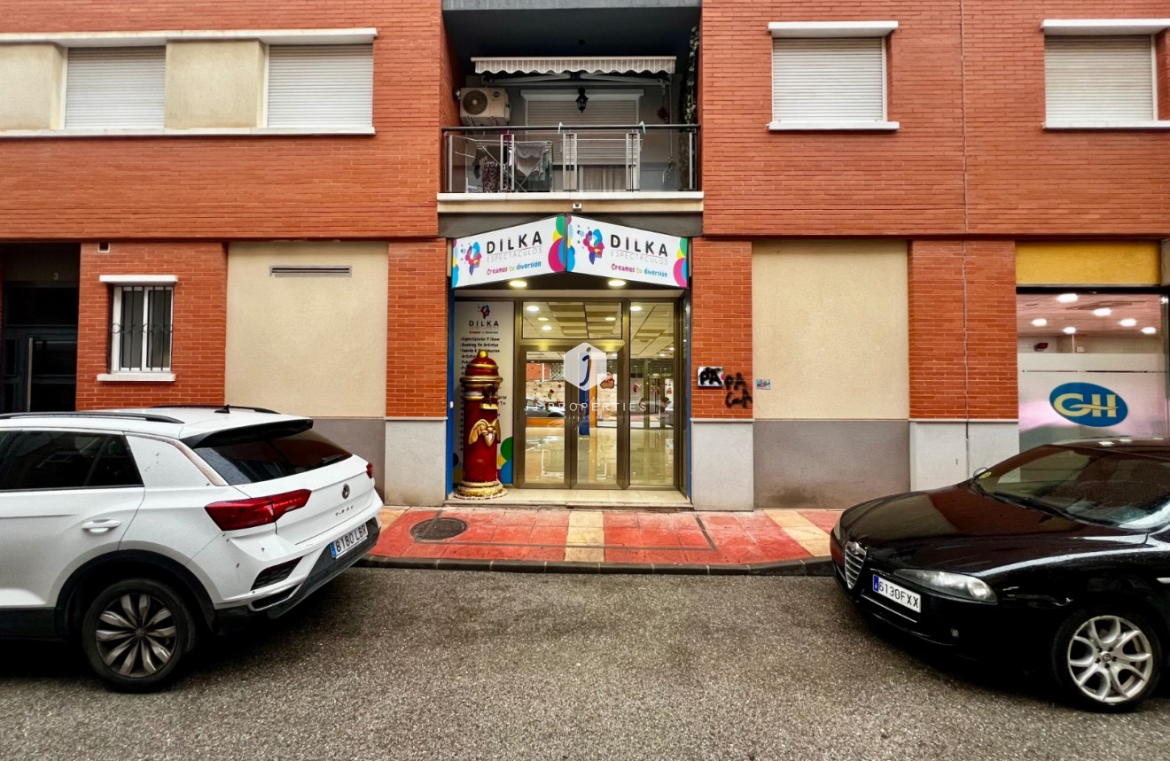 Aus zweiter Hand - Kommerziell -
Beniel - CENTRO