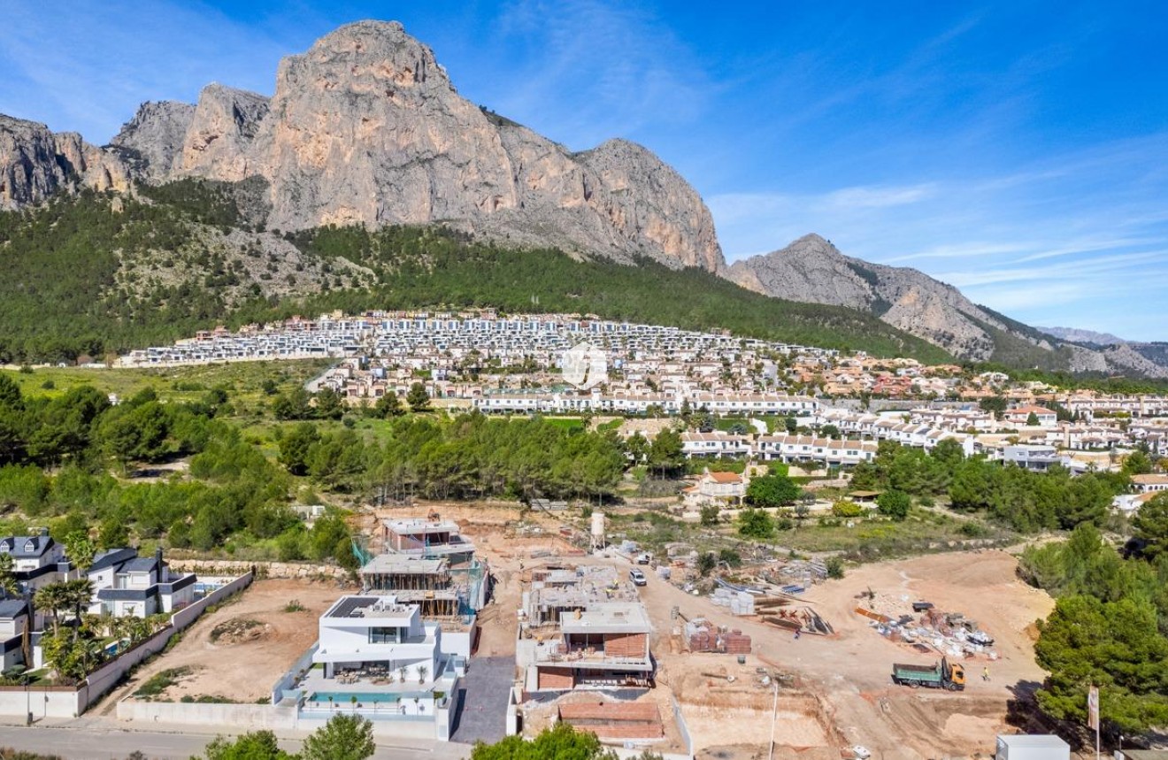 Obra nueva - Villa -
Polop - Urbanizaciones