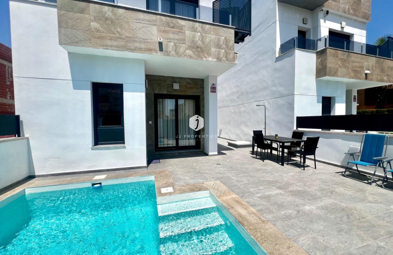 Segunda mano - Villa -
Torrevieja - Torretas