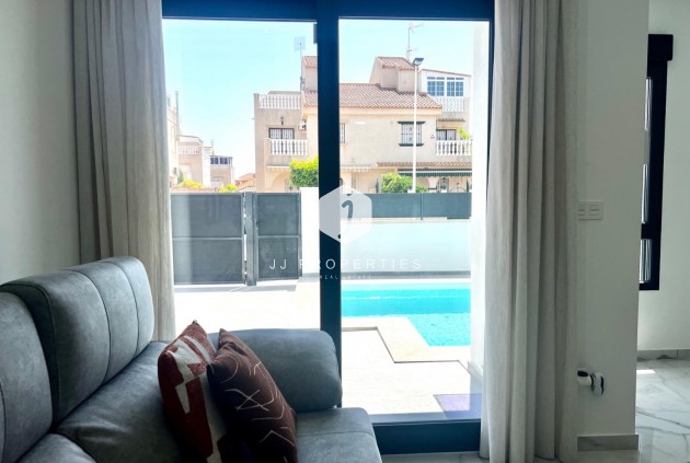 Segunda mano - Villa -
Torrevieja - Torretas