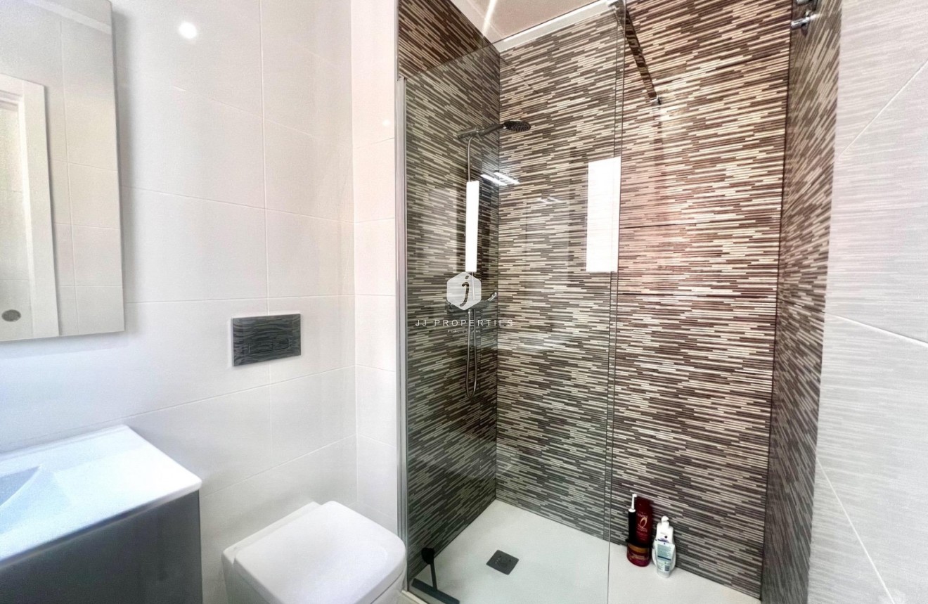 Segunda mano - Villa -
Torrevieja - Torretas