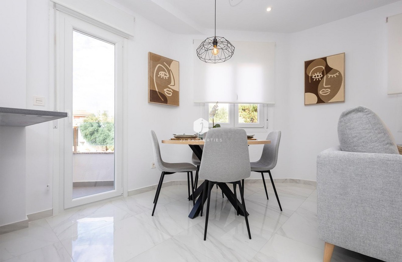 Obra nueva - Apartamento / piso -
Jacarilla - pueblo