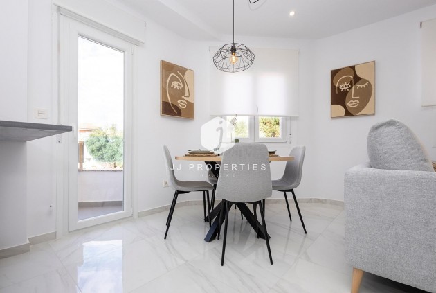 Obra nueva - Apartamento / piso -
Jacarilla - pueblo