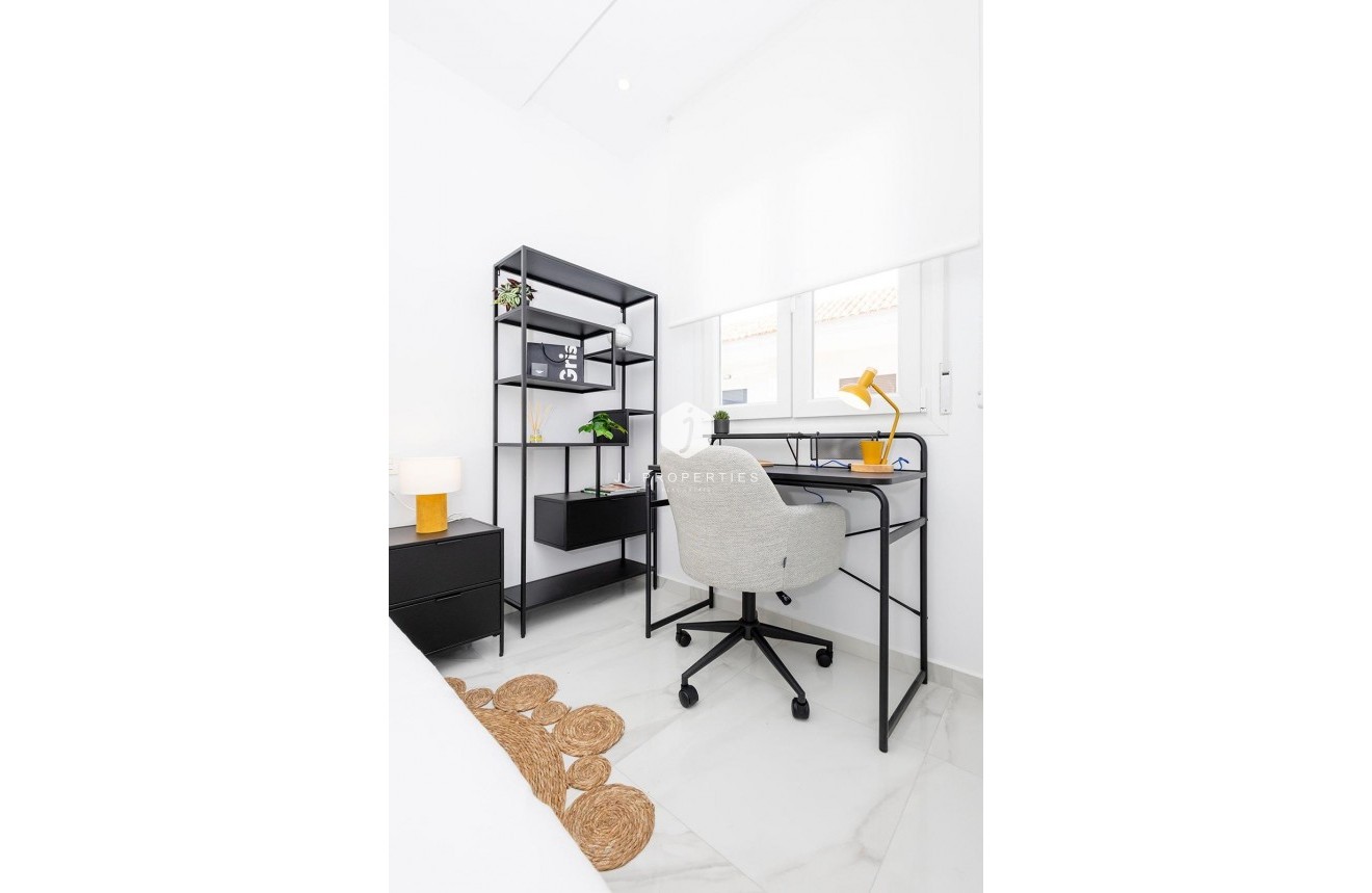 Obra nueva - Apartamento / piso -
Jacarilla - pueblo