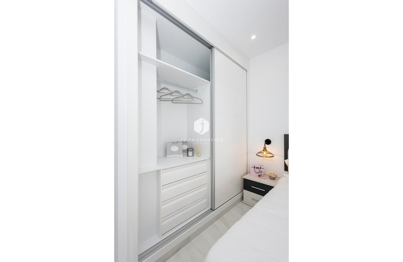 Obra nueva - Apartamento / piso -
Jacarilla - pueblo