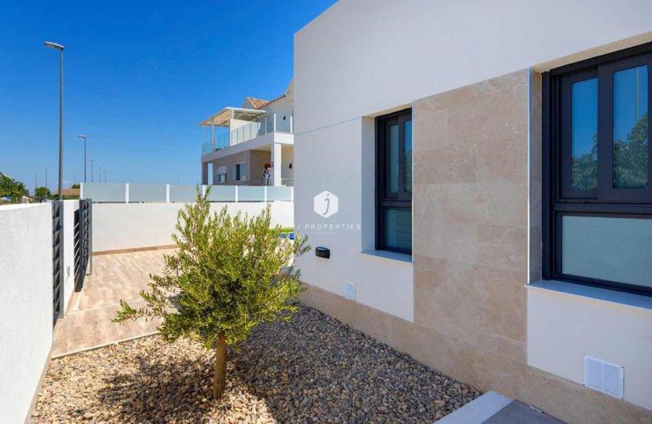 Obra nueva - Chalet -
Daya Nueva - Centro