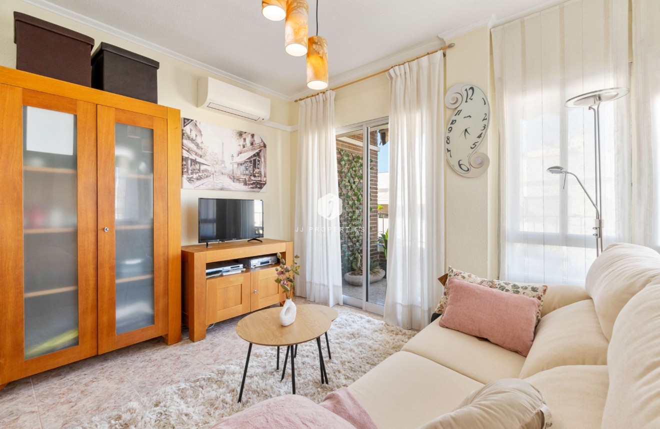 Segunda mano - Apartamento / piso -
Torrevieja - Torrevieja Centro