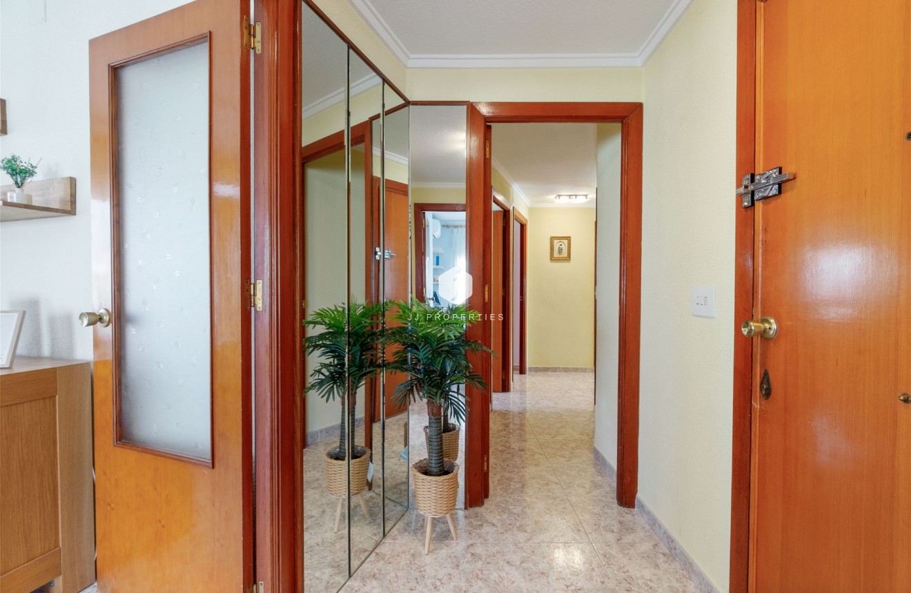 Segunda mano - Apartamento / piso -
Torrevieja - Torrevieja Centro