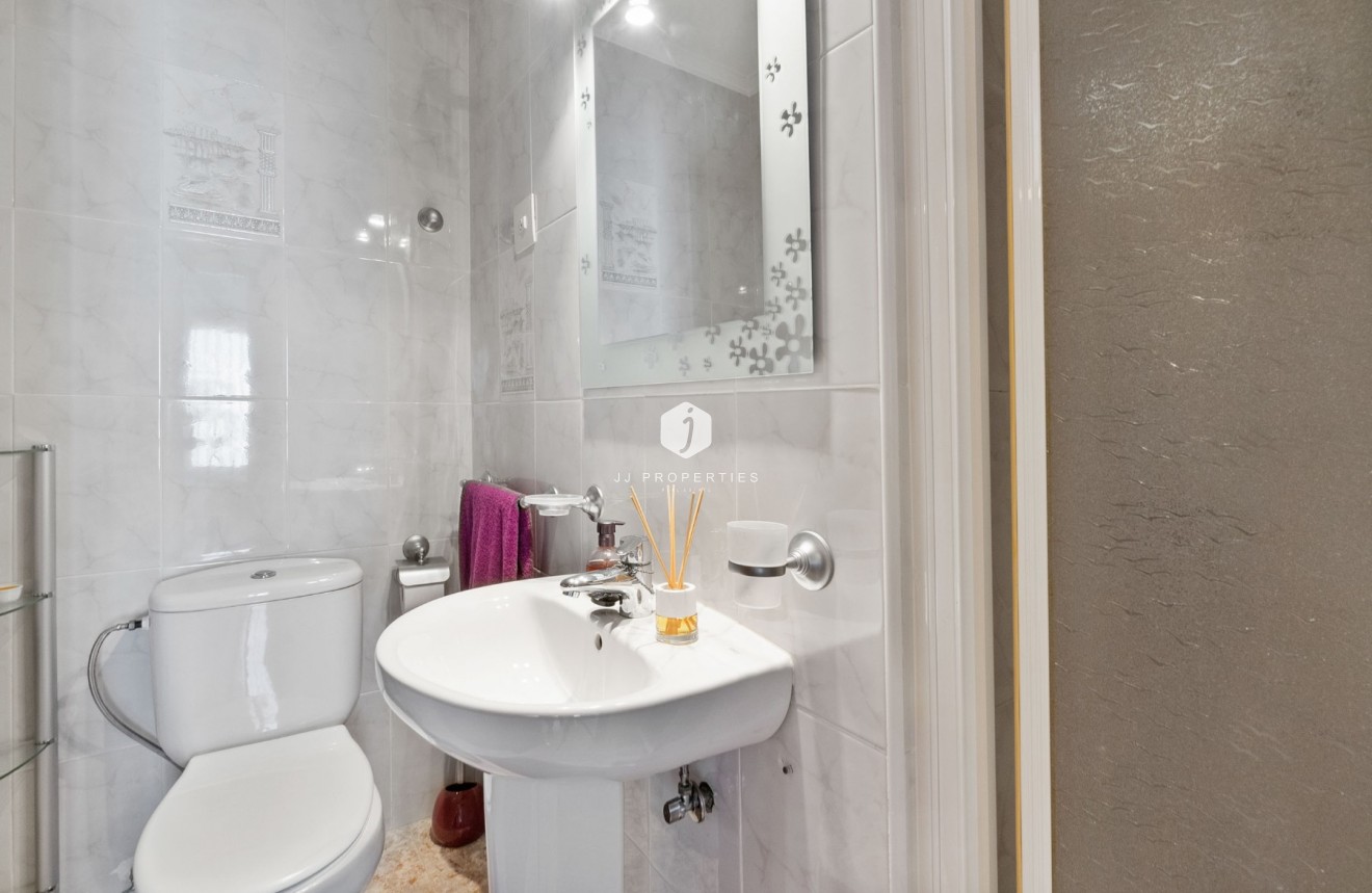 Segunda mano - Apartamento / piso -
Torrevieja - Torrevieja Centro