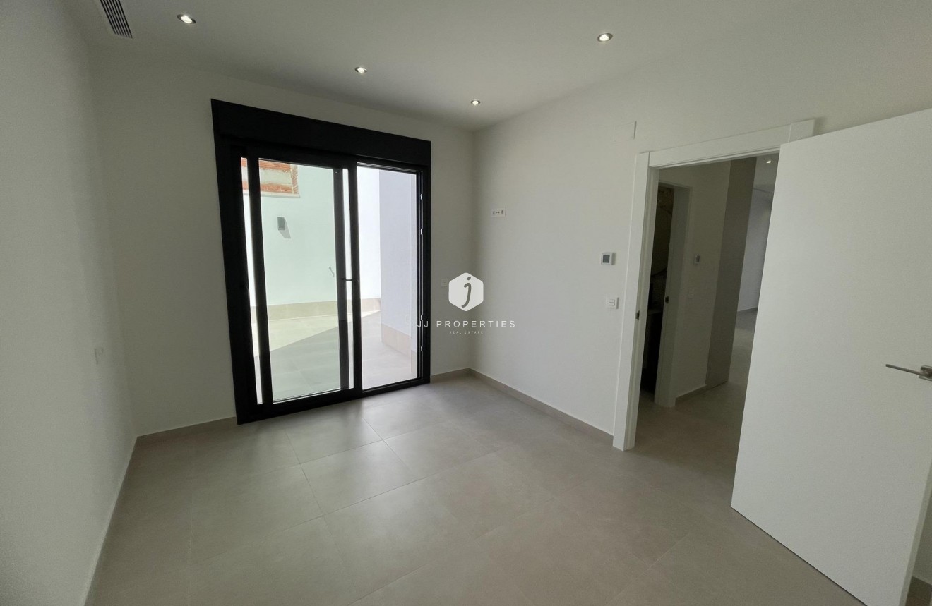 Obra nueva - Villa -
Almoradí - Heredades