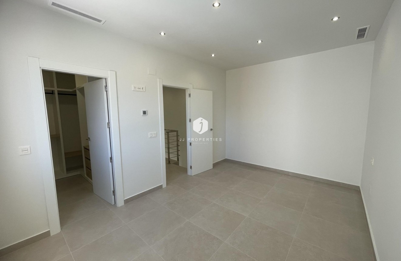 Obra nueva - Villa -
Almoradí - Heredades