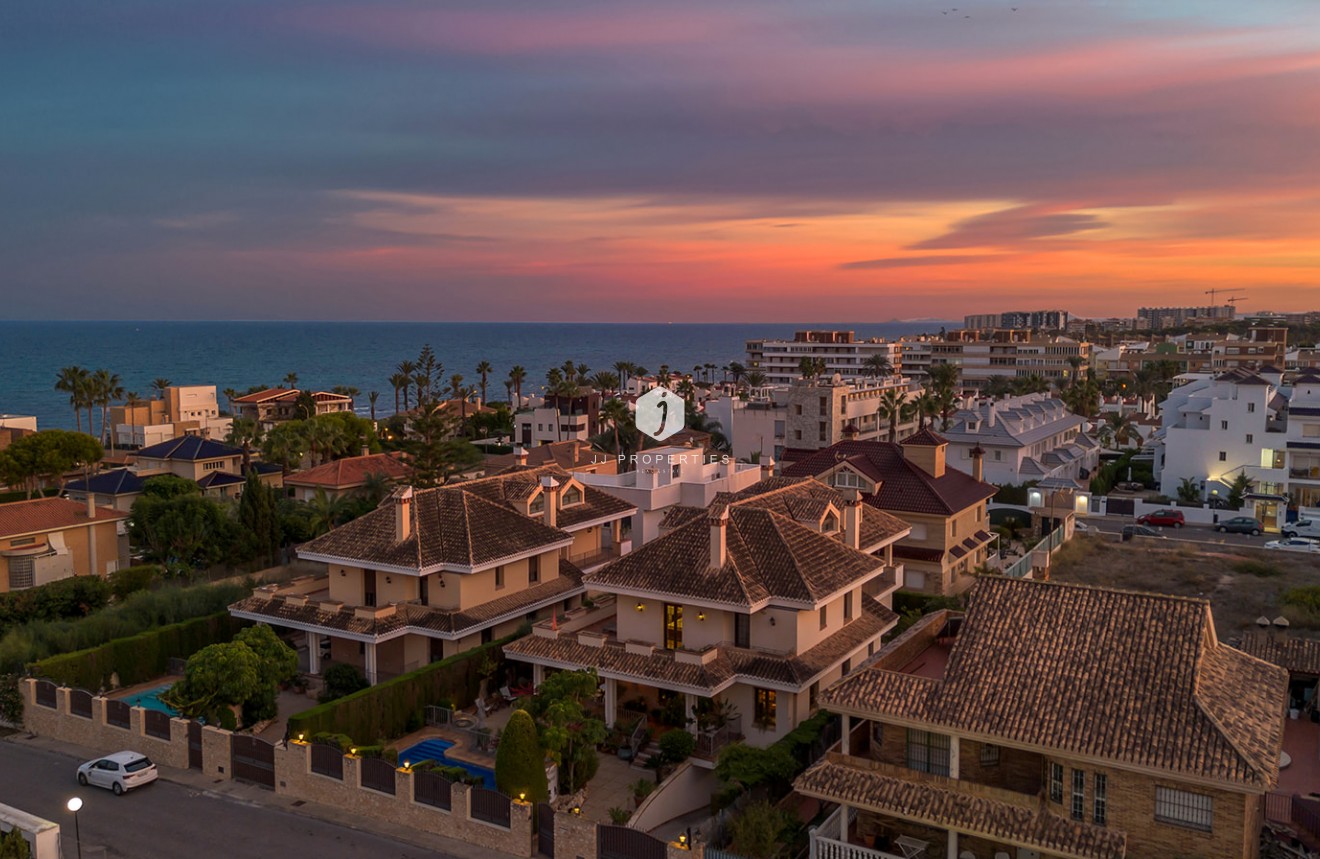 Segunda mano - Villa -
Torrevieja - Costa Blanca