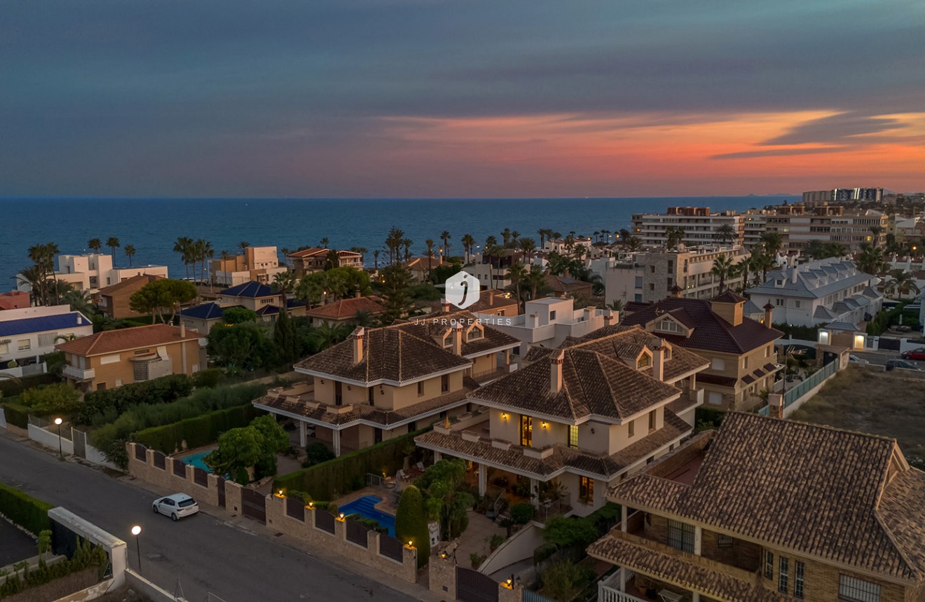 Segunda mano - Villa -
Torrevieja - Costa Blanca