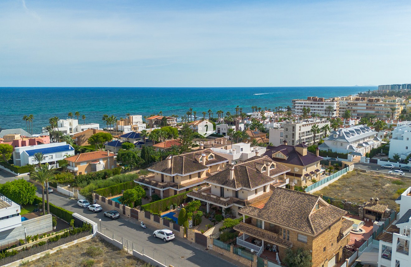 Segunda mano - Villa -
Torrevieja - Costa Blanca