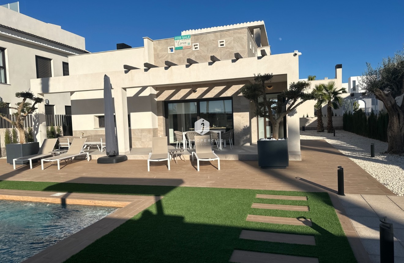 Segunda mano - Villa -
Ciudad Quesada - Costa Blanca