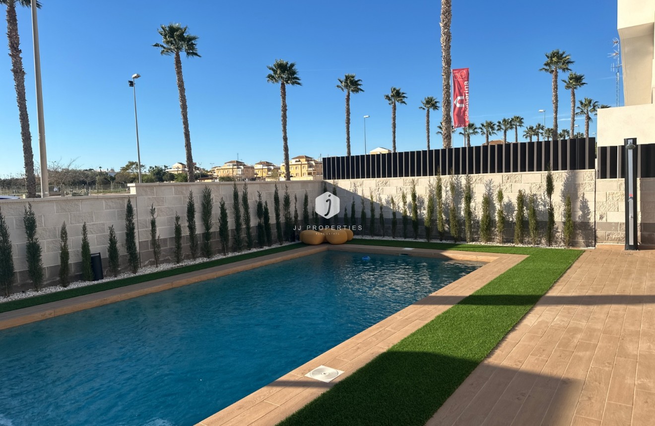 Segunda mano - Villa -
Ciudad Quesada - Costa Blanca